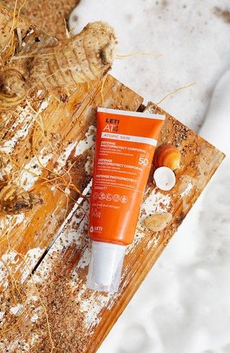 Leti AT4 Defense Photoprotect Corporal SPF50 200 ML