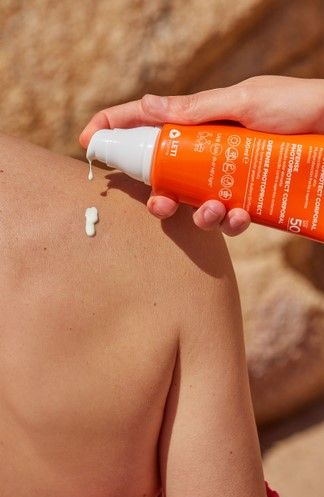 Leti AT4 Defense Photoprotect Corporal SPF50 200 ML